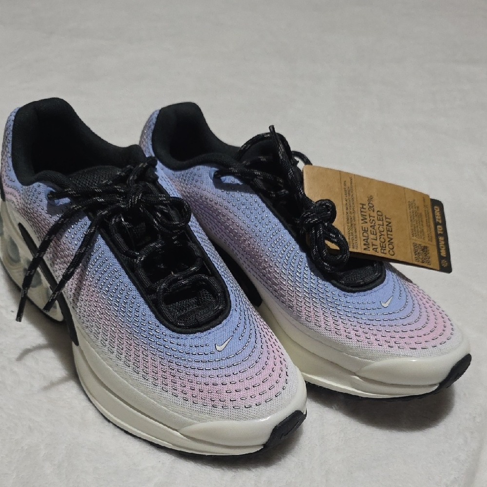 Nike Women's Blue and Pink Athletic Shoes‎